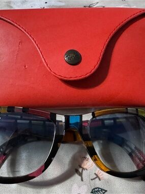 Ray-Ban Red Case with Multicolored Tortoiseshell Sunglasses